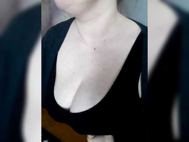 Foto's kittywithbig Hello everyone, I'm Lisa!☺Throw tokens and I'll show you my chest @total- Make me a present @remain meow