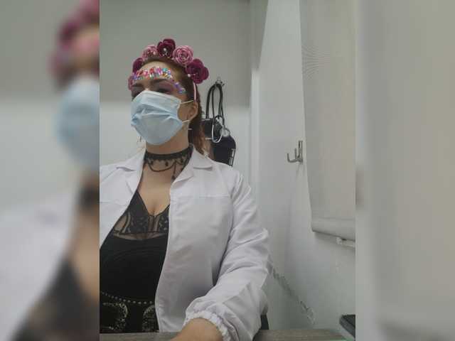 Foto's Doctora-Danna Working us Doctor... BETWEEN PATIENTS we can do all my menu...write me pm what would u like to see... fuck us hard¡¡¡¡