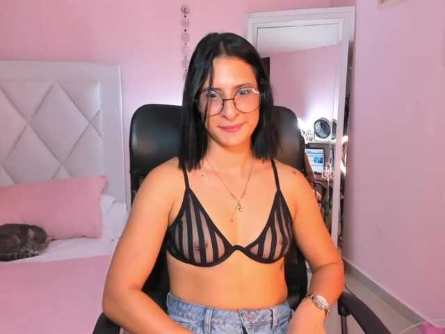 Foto's EMIILYJAMESS roll dice for hot prizes / make me vibe♥ #fit #bigass #squirt #anal #muscle #feet #company #lovense #fumadoras #Weed #drink #latina #pelinegras #tetasnormales