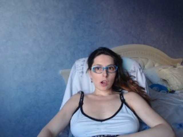 Foto's LisaSweet23 hi boys welcome to my room to chat and for hot body to see naked in private))