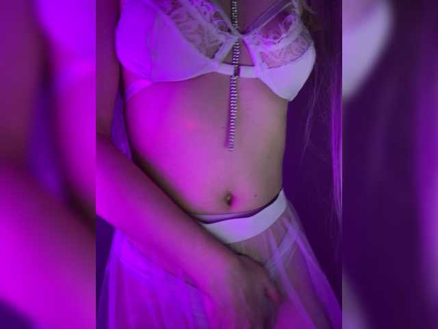 Foto's _MoonPrincess Hello :* only eroticism, tenderness and dancing. I don’t undress. Lovense 2tk. Show with wax @remain left