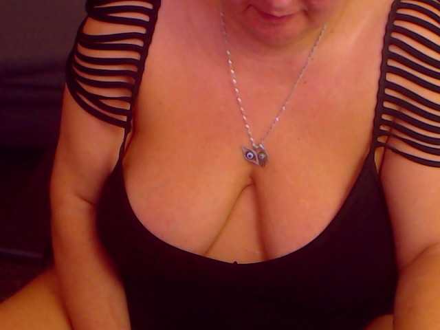 Foto's MadameLeona My deepest weakness is wetness #Lush...#mature #bigboobs #bigass #lush #bbw .. i will show for nice tips !50for tits, 80pussy, 25 feet, 30belly ,45ass, 10 pm,,400naked&play&squirt,c2c 5 mins 40tips,