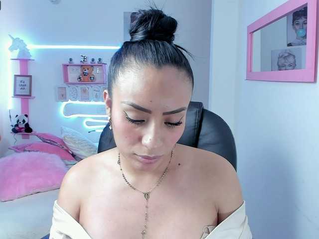 Foto's paulinagalvis HEY GOOD DAY MAKE ME HAPPY LOVENSE ON MY FAVORIT NUMBER IS 77-88-100- 200 BROKE MY PUSSY AND MAKE ME VERY WET