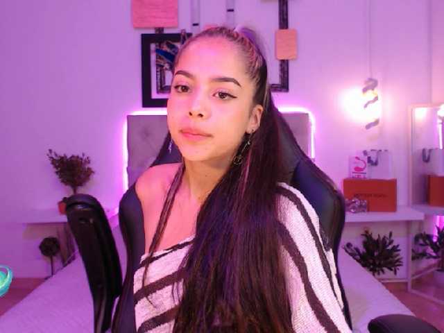 Foto's saraahmilleer hello guys welcome to my room help me complette my first goal : naked go enjoy me #latina#brunette#curvy#hot#young#18#pvt